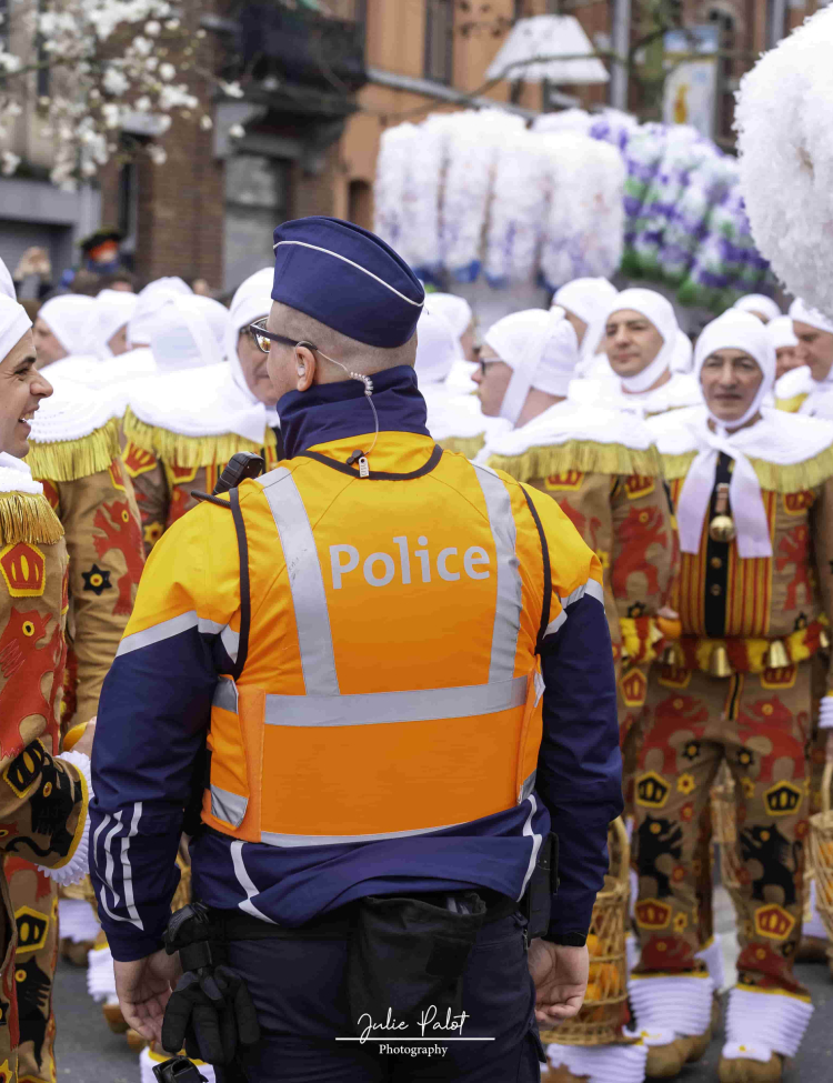 Policier durant le carnaval de La Louvière